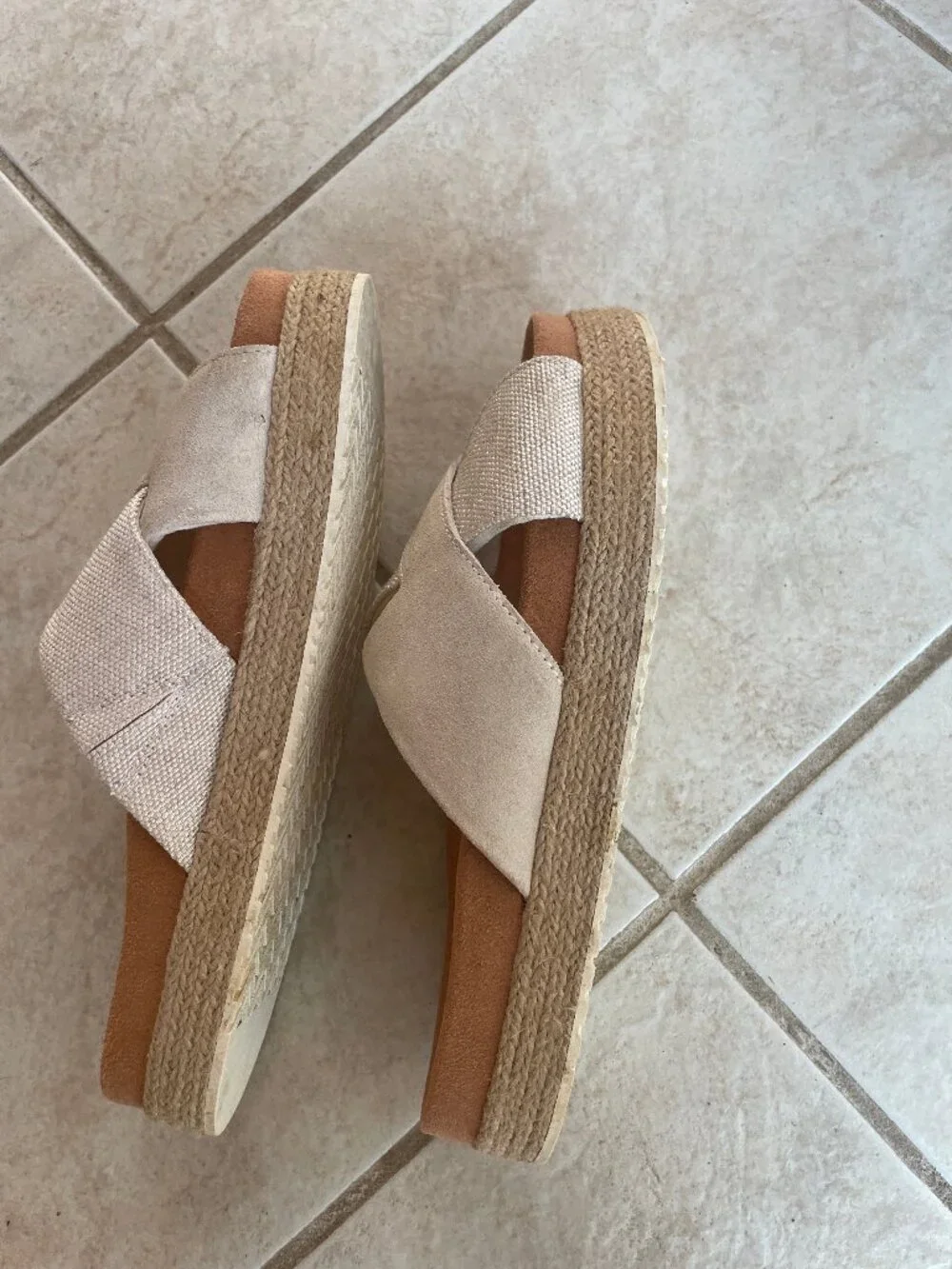 Toms women's wide cross strap tan platform sandals 8W neutral coastal minimalist